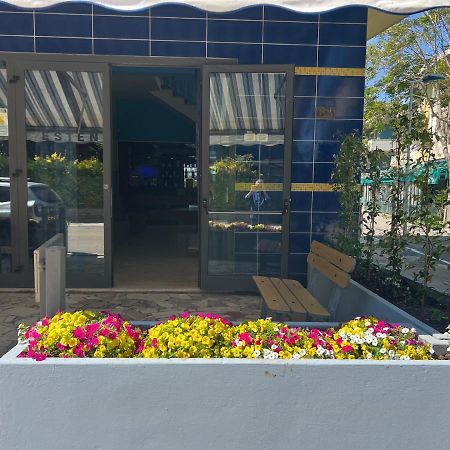 Hotel Estense リミニ エクステリア 写真