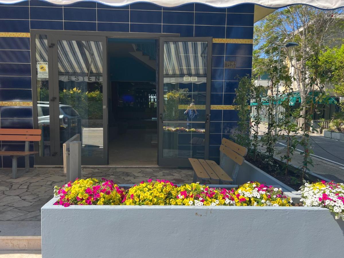 Hotel Estense リミニ エクステリア 写真