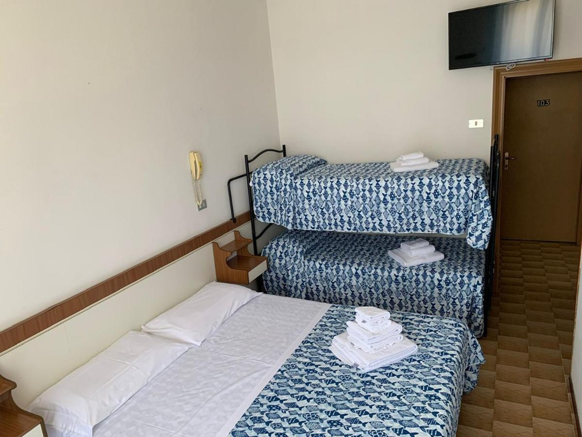 Hotel Estense リミニ エクステリア 写真