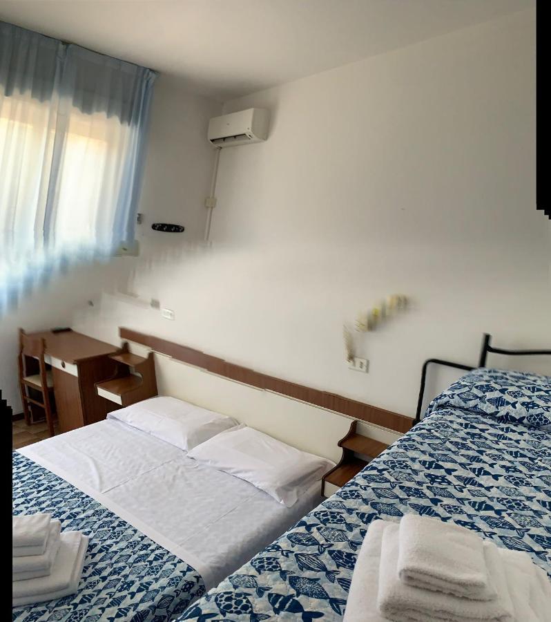 Hotel Estense リミニ エクステリア 写真