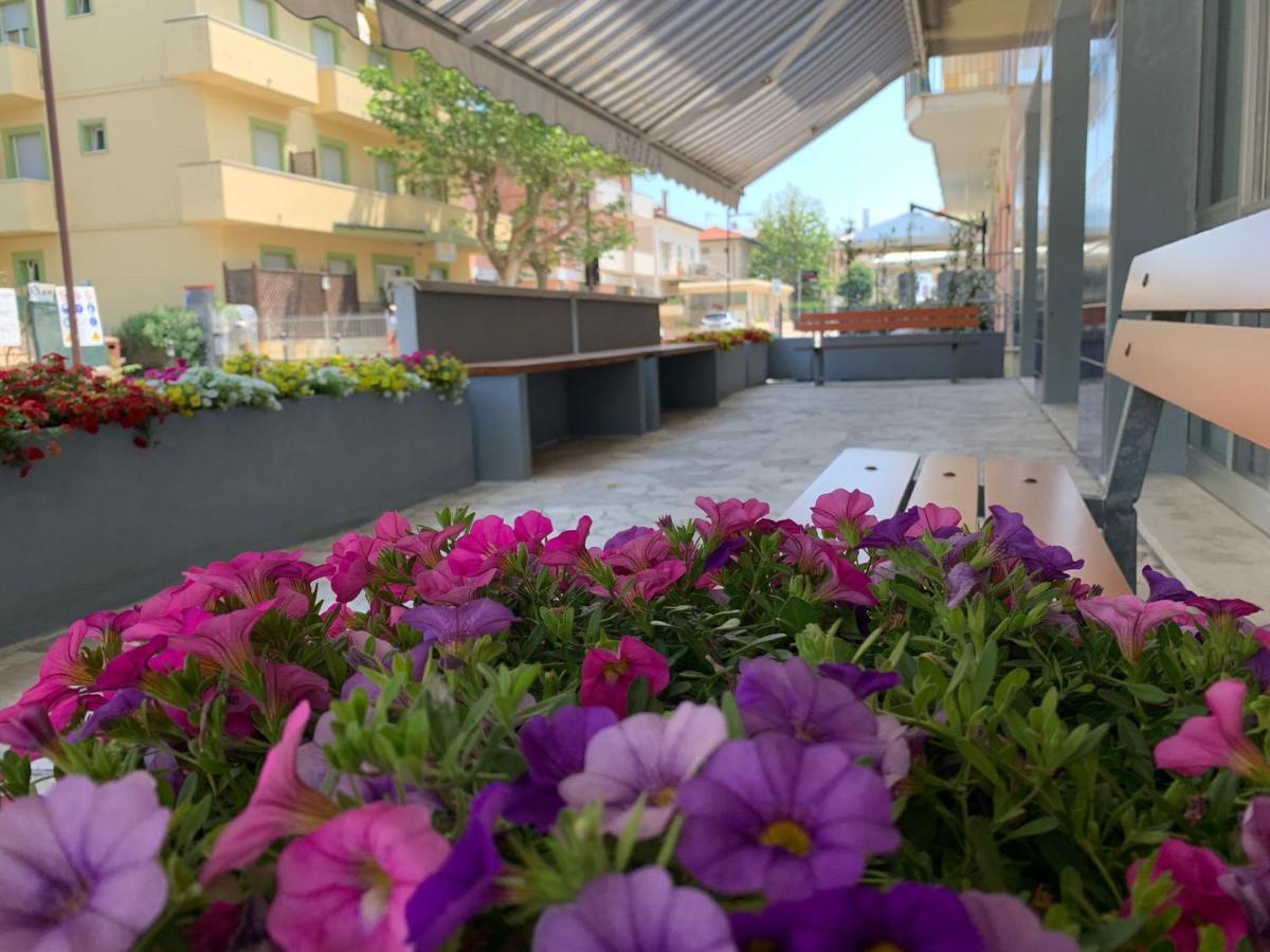 Hotel Estense リミニ エクステリア 写真